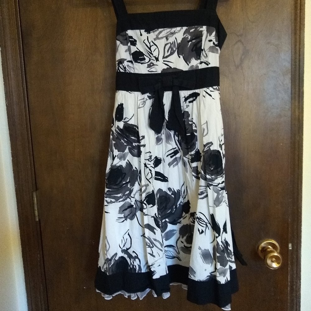 Black and White Knee Length Dress